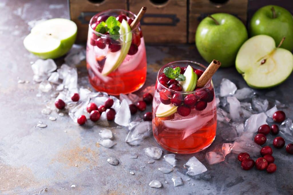 10 recettes de cocktails irrésistibles pour les fêtes 7 oasis pomme canneberge cocktail