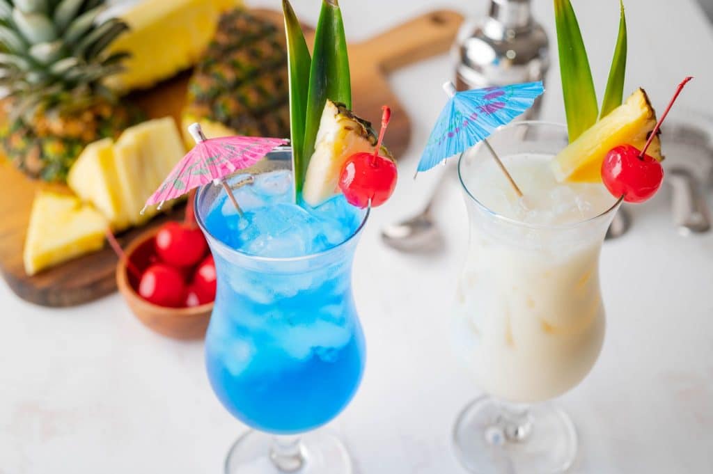 Les 10 meilleurs slushs et cocktails d’été pour se rafraîchir 3 pina colada curacao bleu cocktail