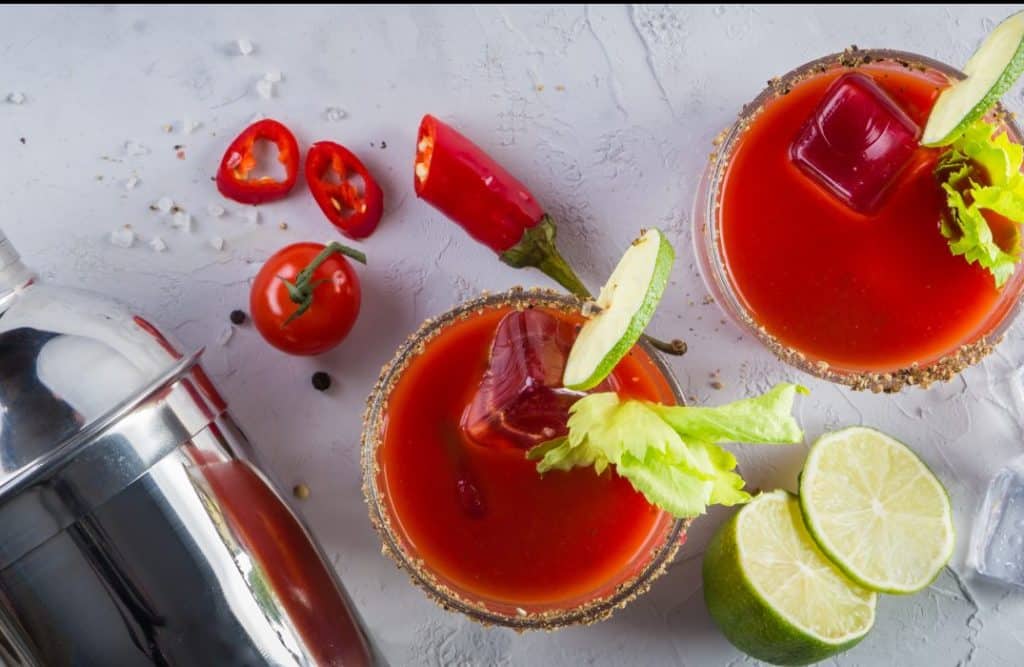 Gin et jus: le cocktail parfait! Notre top 5 de recettes à la Oasis 5 Red Snapper cocktail oasis gin tomate e1655478985694
