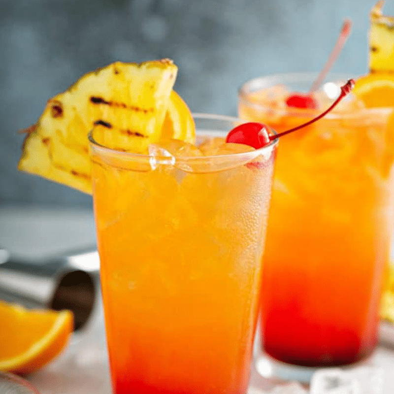 Les 25 recettes de cocktails classiques préférés des Canadiens 13 Bahama Mama oasis cocktail rhum orange 800x800 1