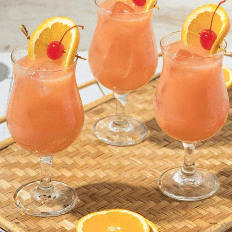 Les 25 recettes de cocktails classiques préférés des Canadiens 22 Hurricane cocktail rhum oasis ananas orange 800x800 1