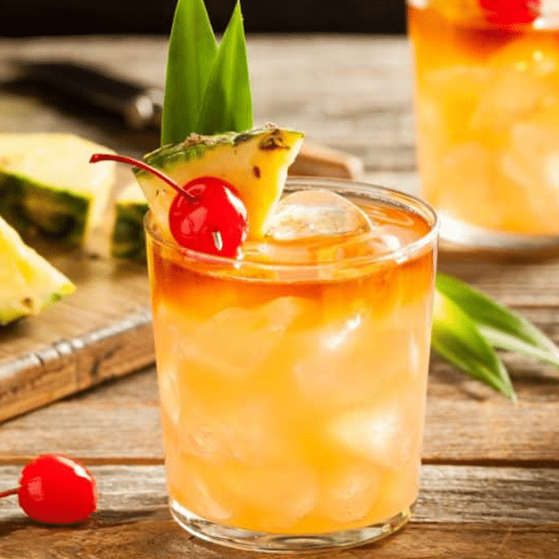 Les 25 recettes de cocktails classiques préférés des Canadiens 1 Mai Tai cocktail rhum oasis ananas orange 800x800 1