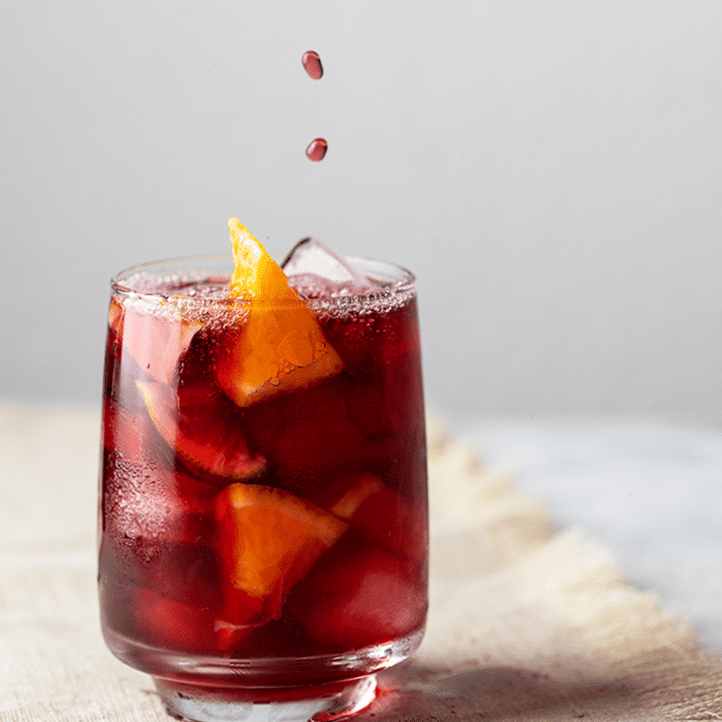 Les 25 recettes de cocktails classiques préférés des Canadiens 5 img red wine sangria 800x800 1