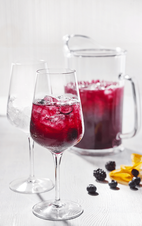 10 recettes de cocktails irrésistibles pour les fêtes 2 Glass of Non-Alcoholic Red Sangria
