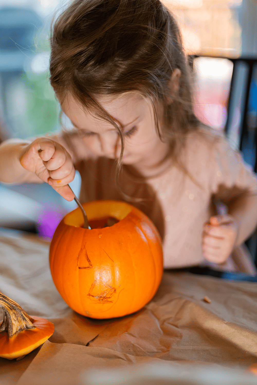 10 breuvages d’Halloween effrayants avec les jus Oasis 7 Boire directement dans une citrouille