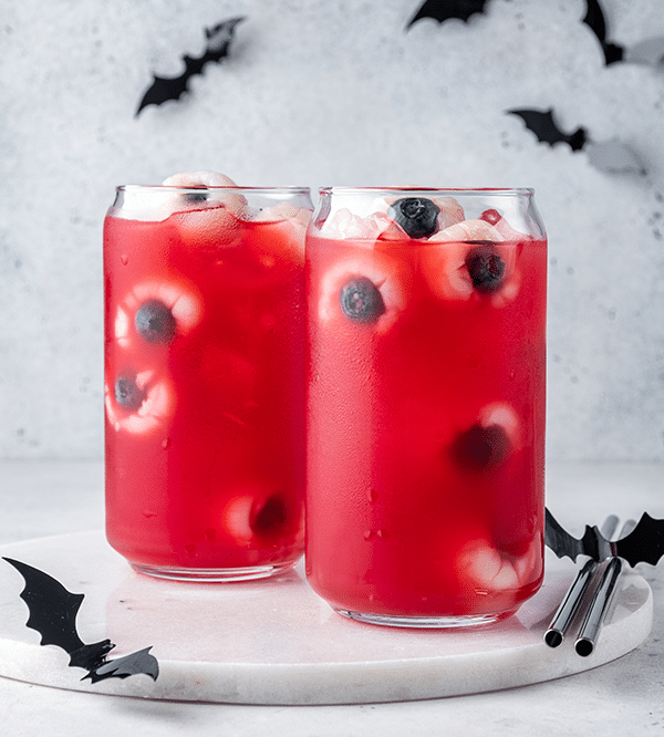 10 breuvages d’Halloween effrayants avec les jus Oasis 3 yeux globuleux carre